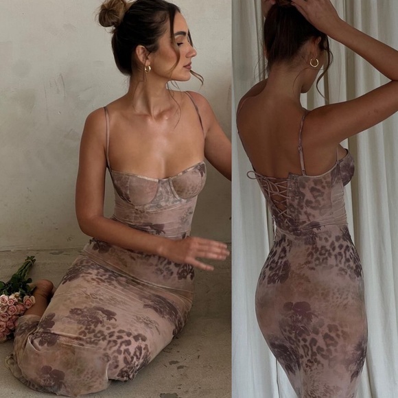 HOUSE OF CB'Aiza' Cream Floral Print Maxi Dress NWOT size M
